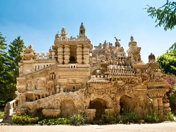 Palais Idéal du Facteur Cheval près du camping Roan Château de Galaure.