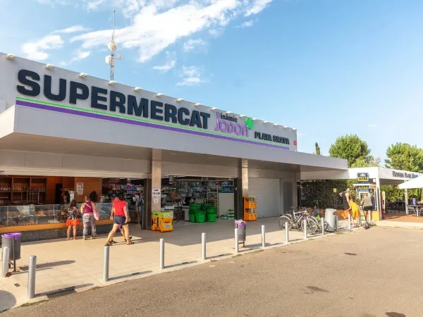 Supermarché au camping Roan Playa Brava.