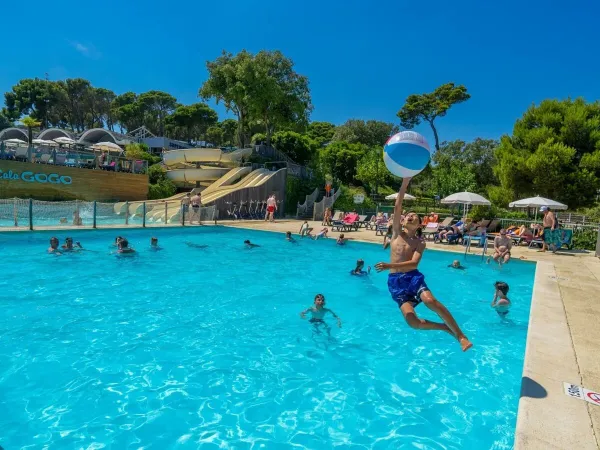 Piscines du camping Roan Cala Gogo.