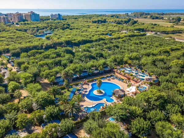 Piscine animée au camping Roan La Masia.