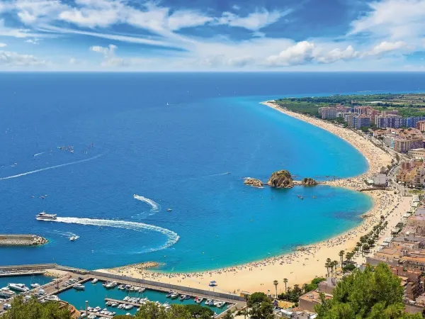 La belle mer et la plage de Blanes au camping Roan La Masia.