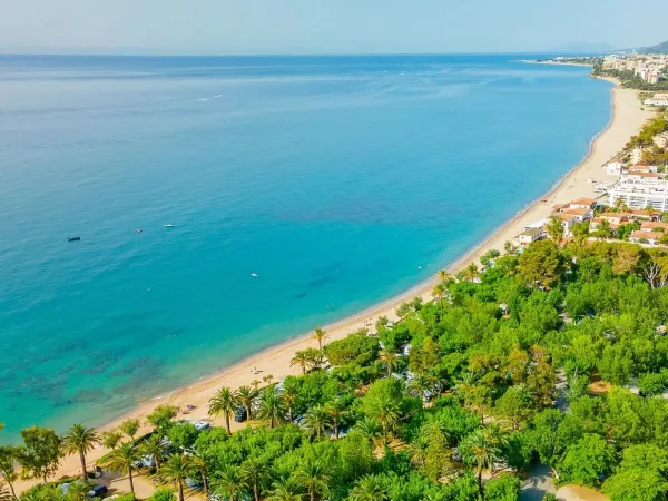 Vue ci-dessus de la plage du Roan camping Playa Montroig.