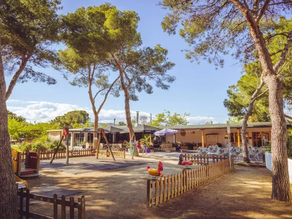 Aire de jeux au camping Roan El Garrofer.