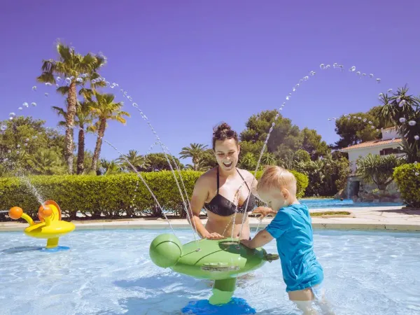 Aire de jeux d'eau au camping Roan Playa Montroig.