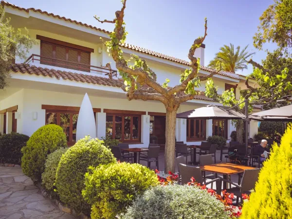 Terrasse du restaurant du camping Roan Playa Montroig.