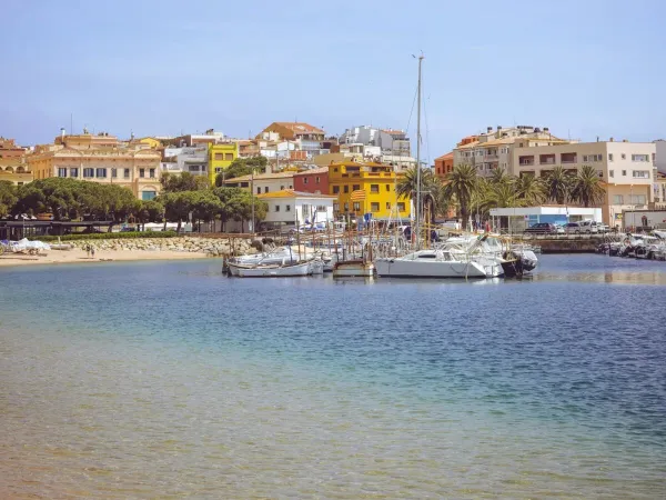 Petit port atmosphérique de Palamos au camping Roan Playa Brava.