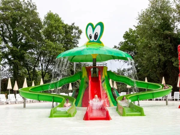 Jeux d'eau au camping Roan hu I Pini village.