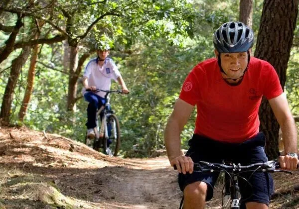 VTT dans les dunes de Loonse et de Drunense au camping Roan Marvilla Parks Kaatsheuvel.