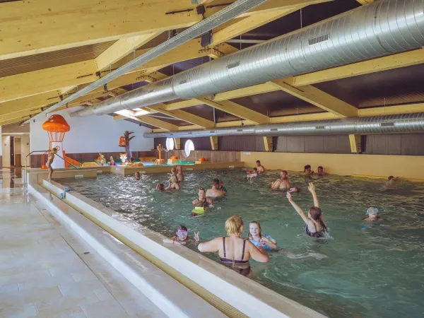 Piscine couverte chauffée Roan camping Marvilla Parks Kaatsheuvel.