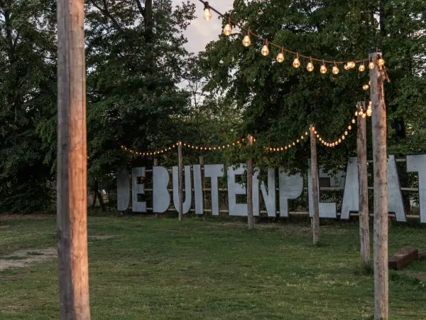 le "Buitenplaats", où se déroulent les activités de l'équipe d'animation au camping Roan De Twee Bruggen.