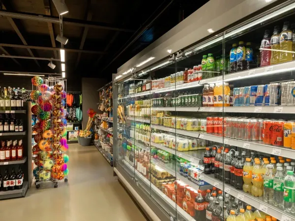 L'assortiment du magasin du camping Roan De Twee Bruggen.