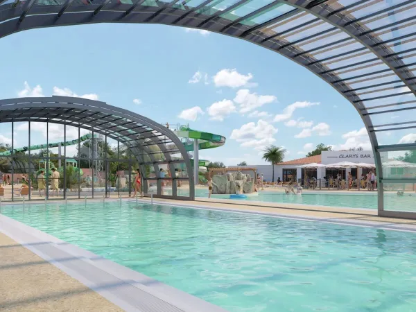 La nouvelle piscine couverte en 2025 au camping Roan Le Domaine du Clarys.