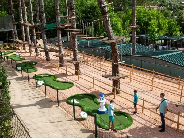 Mini golf au camping Roan hu Norcenni Girasole village.