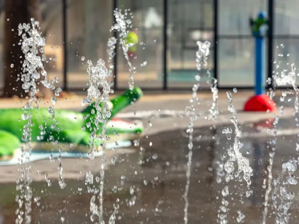 Jeux d'eau au camping Roan Les Dunes.