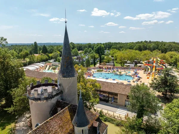 Le château avec piscine du camping Roan Château de Fonrives