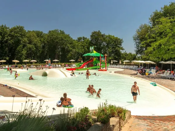 Le parc aquatique du camping Roan hu I Pini village.