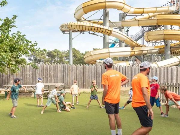 Divertissements avec diapositives en arrière-plan au Roan camping Atlantic Club Montalivet