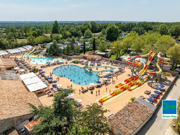 Parc aquatique au camping Roan Château de Fonrives.
