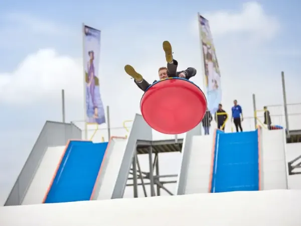 Sauter du Tubbyjump au camping Roan Terspegelt.