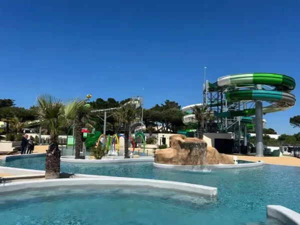 Le camping Roan Le Domaine du Clarys offre de nombreuses possibilités de baignade et de glisse.