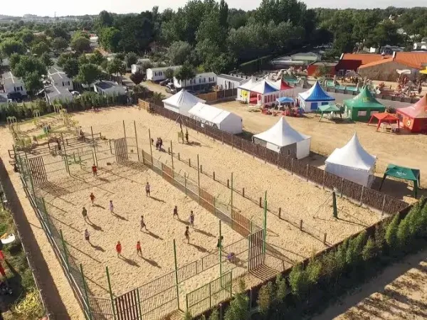 Installations sportives au camping Roan Le Domaine du Clarys.