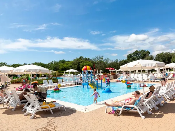 Piscine pour enfants au camping Roan hu Montescudaio village