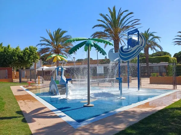 Nouveau parc à jets d'eau au camping Roan Platja Brava.