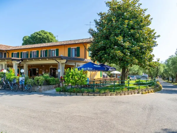 Le restaurant avec terrasse du Roan camping La Rocca Manerba.