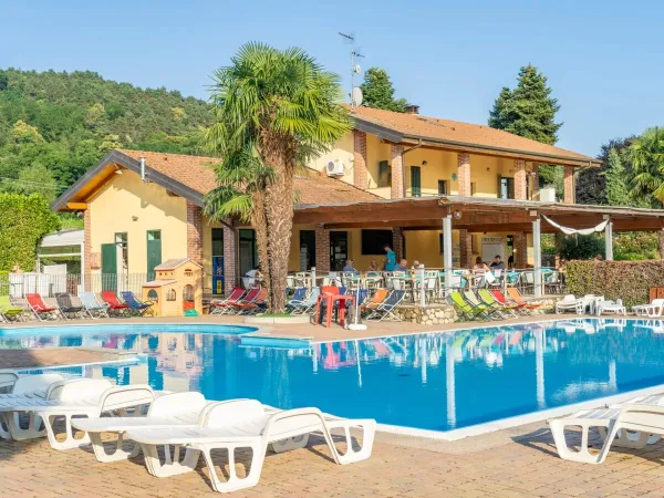 Piscine du camping Roan Okay Lido.