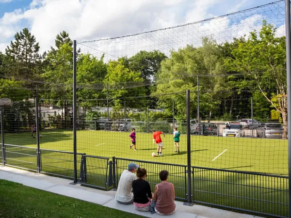 Le terrain de football du camping Roan hu Birkelt village.