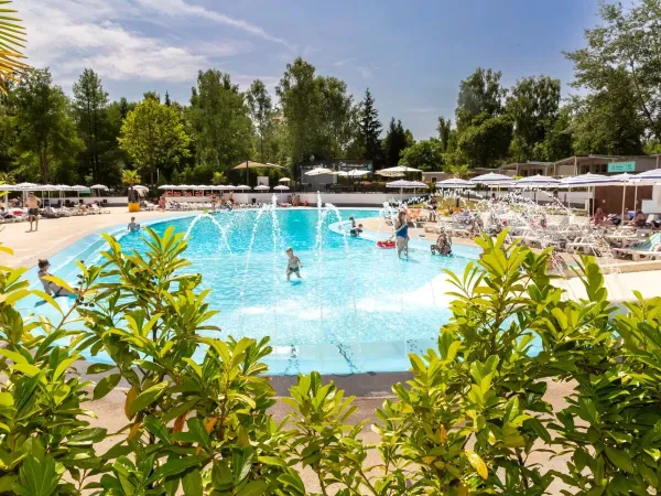 Les plaisirs de l'eau au camping Roan hu Birkelt village.