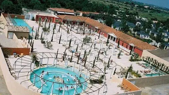 La vue d'ensemble de la balnéo du camping Roan Le Serignan Plage.