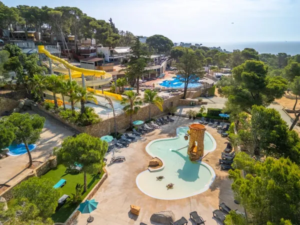 Vue d'ensemble du complexe de piscines Internacional de Calogne.