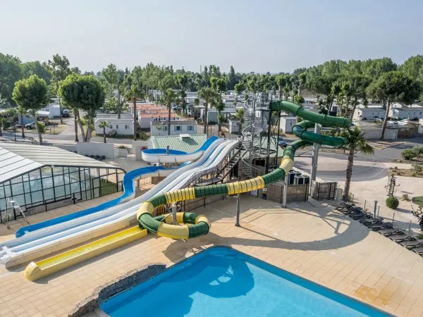 Toboggans aquatiques au camping Roan Domaine de La Yole.
