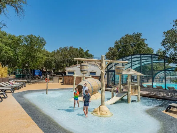 Piscine pour enfants au camping Roan Domaine de Massereau.