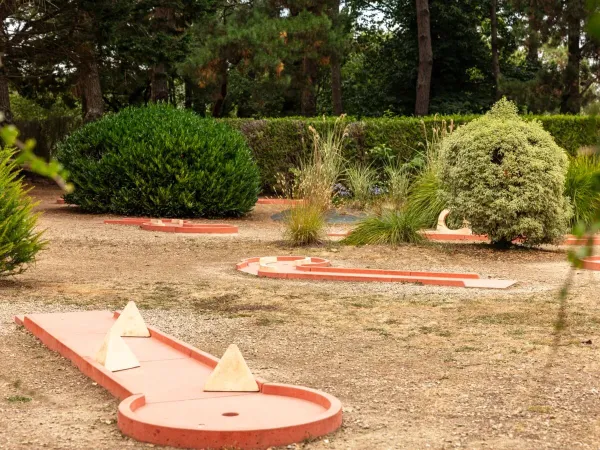 Mini golf au camping Roan La Grande Métairie.