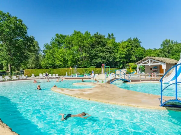 Spraypark et piscine au camping Roan de Bonnal.