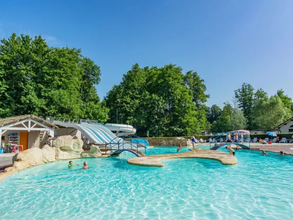 Piscine au camping Roan de Bonnal.