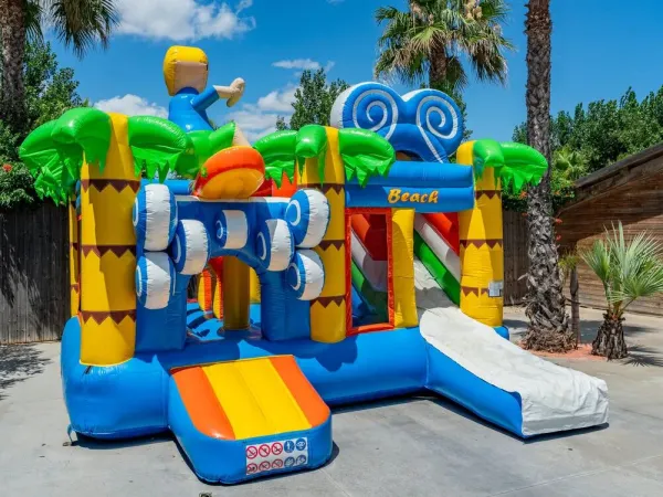 Un coussin d'air pour les enfants au camping Roan Les Méditerranées Beach Garden.