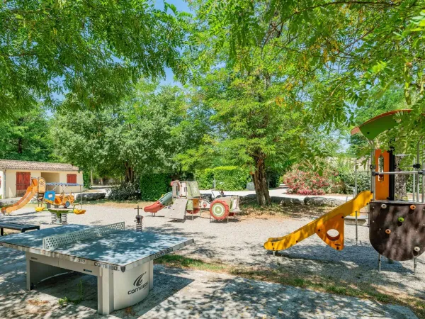 Aire de jeux au camping Roan La Grand Terre.