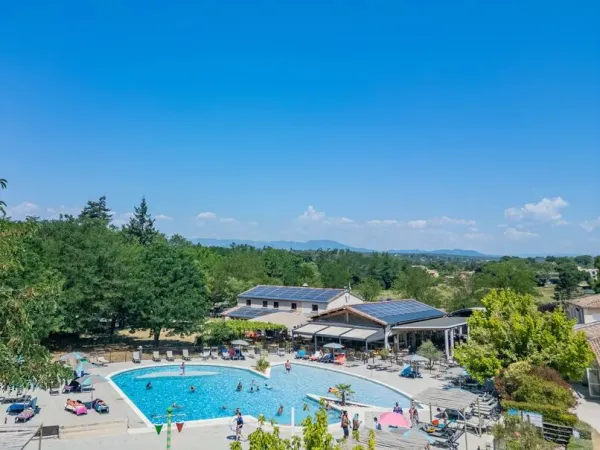 Vue de la piscine du camping Roan La Grand Terre.