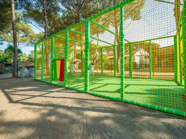 Cage de football et de basket-ball au camping Roan Del Forte.