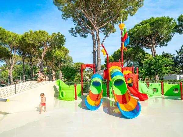 L'aire de jeux d'eau du camping Roan Del Forte.