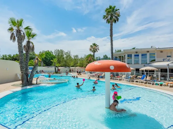 Piscine pour enfants au camping Roan Le Napoléon.