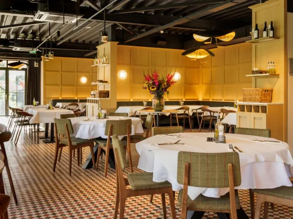 Image de l'ambiance du restaurant au camping Roan De Twee Bruggen.