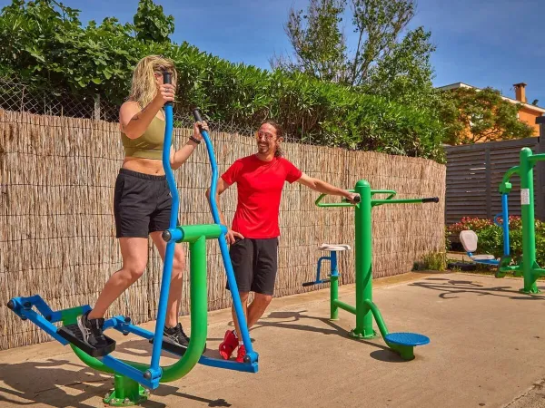 Fitness en plein air au camping Roan Le Petit Mousse.