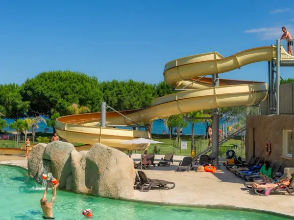 Le toboggan aquatique du camping Roan Arinella Bianca.