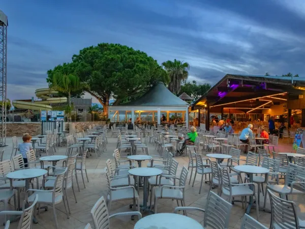 Terrasse du camping Roan Arinella Bianca.