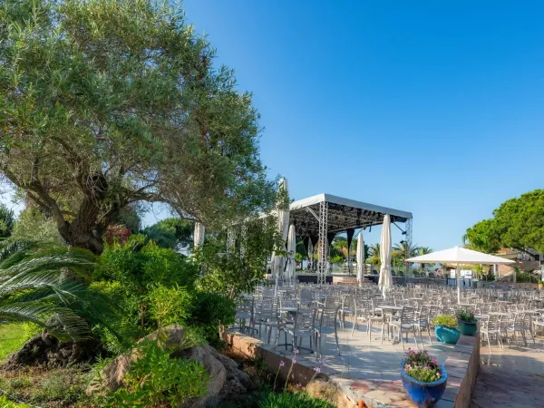 La terrasse du camping Roan Arinella Bianca.