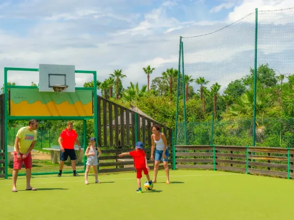 Terrain de sport polyvalent au camping de Roan Arinella Bianca